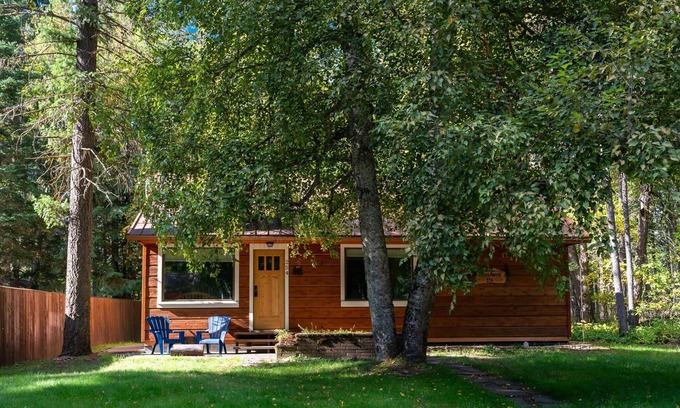 West Glacier Cabina | Cozy Cabin Walk to Glacier National Park