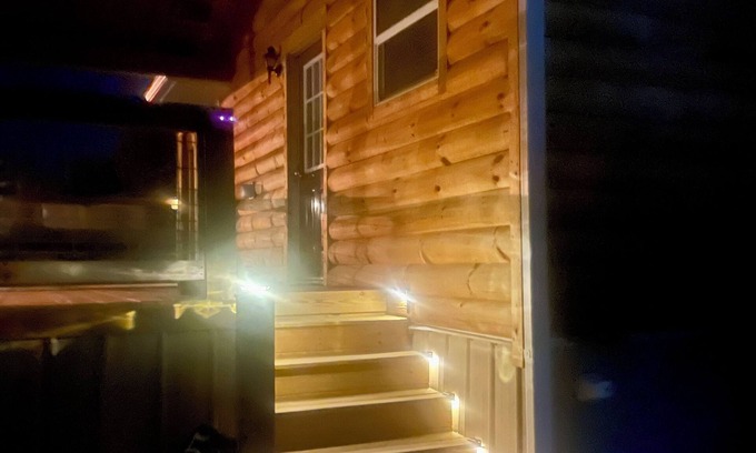 Trenton Cabina | Cozy cabin with 1 bd/bath and WiFi. Short drive to Cloudland Canyon State Park.