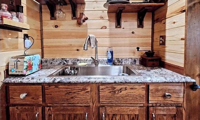 Dover Cabina | Cozy Cabin with 1 bedroom and WiFi close to Augusta & Maysville Kentucky