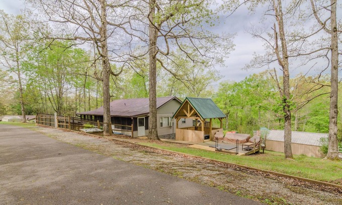 Nancy Cabina | Cozy cabin with 3 bedrooms and WiFi, peaceful Nancy
