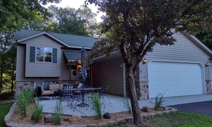 Balsam Lake Cabina | Cozy cabin with beautiful, wooded views. 5 minutes to downtown