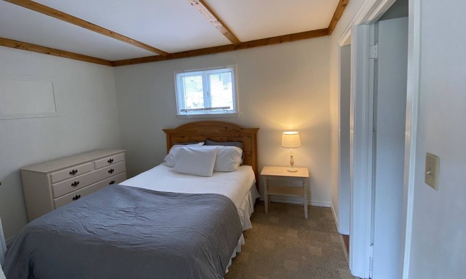 East Dorset Cabina | Cozy cabin with big views! Less than a mile from VT Summer Festival Horse Show