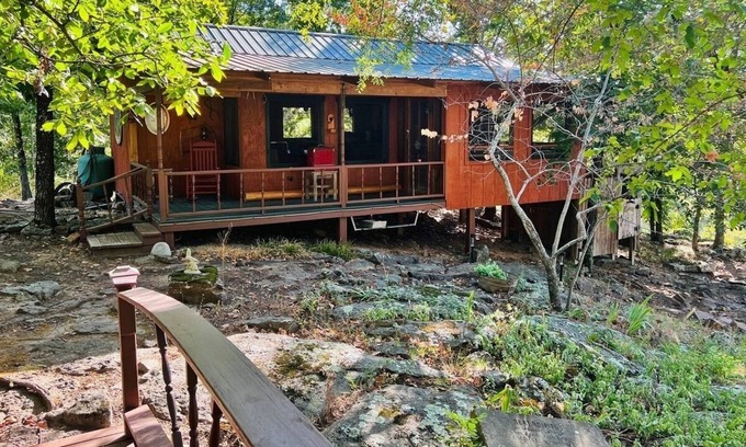 Cookson Cabina | Cozy Cabin With Fire Pit, near Lake Tenkiller!