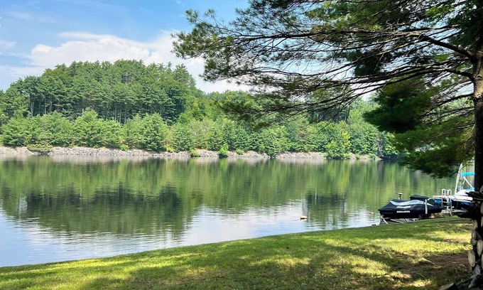 Lake Luzerne Cabina | Cozy Cabin with private river access, 20 minutes from Lake George & Saratoga NY.