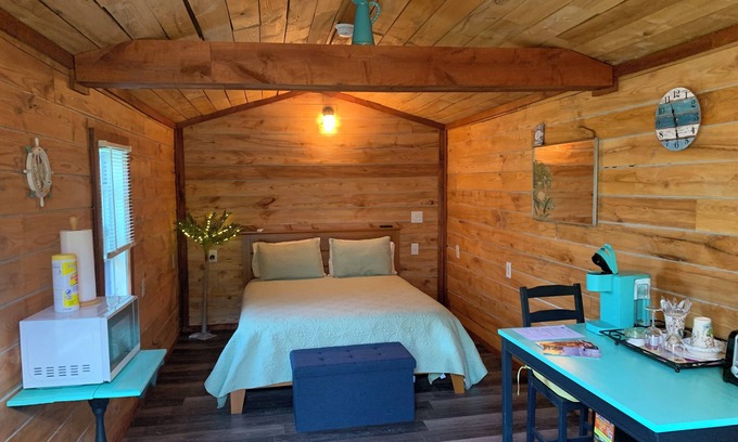 Watkins Glen Cabina | Cozy cabin with WiFi and AC in serene Watkins Glen.