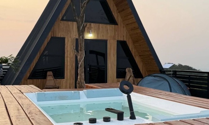Afegame Cabina | Cozy cabin with WiFi and AC in the Volta Region