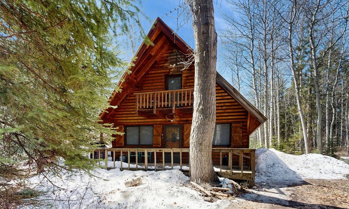 McCall Casa | Cozy cabin with wood stove, scenic balcony & washer/dryer - near Lake Payette