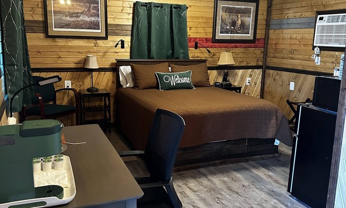 Alexander Cabina | Cozy cabins on beautiful Horseshoe Lake