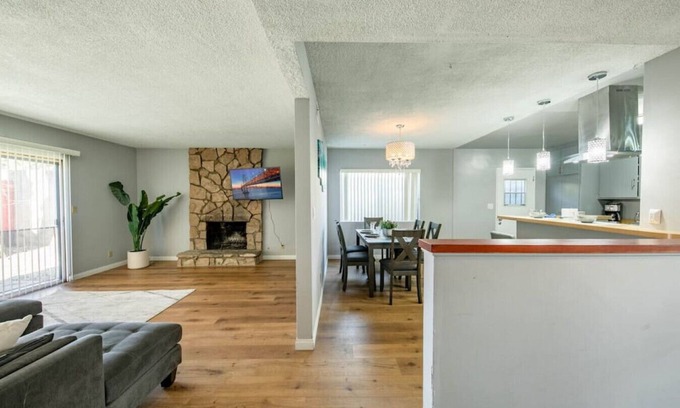Monrovia Casa | Cozy, Calm, Cool 3Bd fenced yard