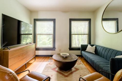 Belmont Casa | Cozy Calm Vibes in PDX- Near Local Coffee & Food
