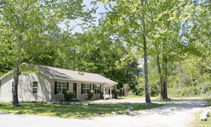 Auburn Apartamento | Cozy Camelia A - Comfortable Economy Stay