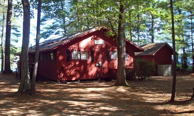 Raymond Cabaña | Cozy camp with large sandy beach and excellent views of Little Sebago.