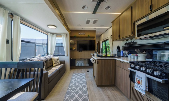 Cuba Casa | Cozy Camper Getaway 4 minutes to WEC!