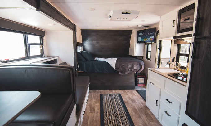Midtown Casa | Cozy Camper in Midtown Houston Downtown Unique Stay Tesla Rental w/ fees