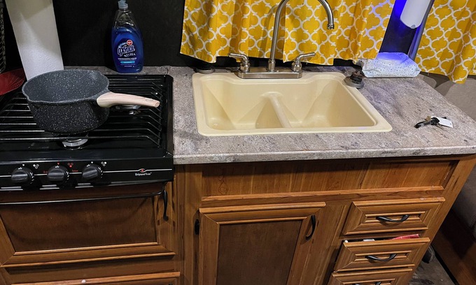 Mitchell Alquiler De RV | Cozy campground in serene Mitchell with WiFi, AC