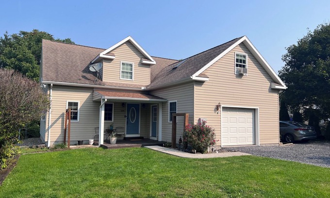 Bellefonte Casa | Cozy Cape Cod for PSU Football Games