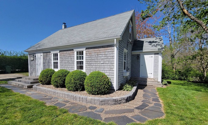 Mahone Bay Casa | Cozy Cape Located In The Beautiful Seaside Town of Mahone Bay