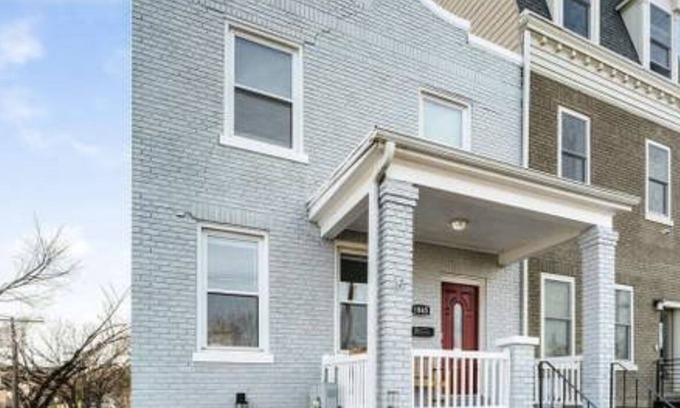 Hill East Apartamento | Cozy Capitol Hill Apt 1 Minute Walk To Metro w/Parking
