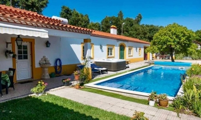 Alcobaca Casa | Cozy Casa Vimeiro Retreat