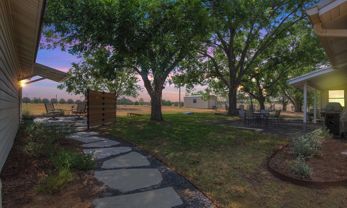 Stonewall Apartamento | Cozy Casita! In Texas Famous 290 Winery Corridor!