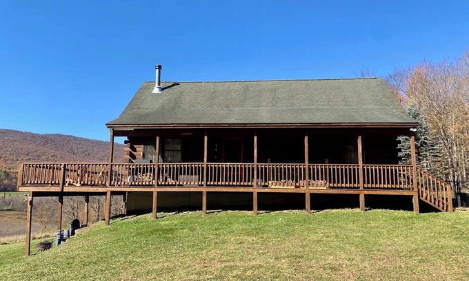 Roxbury Cabina | Cozy Catskills Log Cabin on 20 Acres
