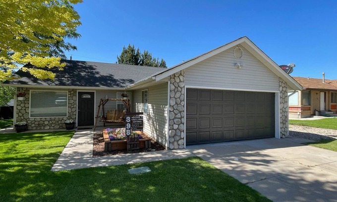 Cedar City Casa | ★Cozy Cedar Cottage★3/2 ★ Fenced yard ★ Playset★SPA