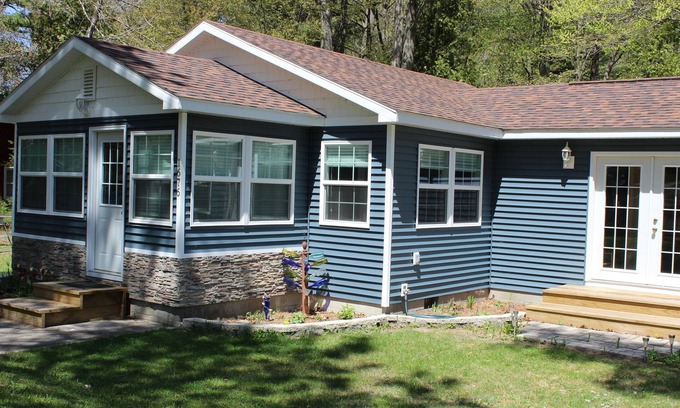 Arcadia Casa | Cabaña recientemente remodelada junto a la pintoresca M22 por Lower Herring Lake