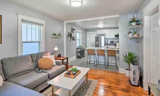 Cedar Rapids Casa | Cozy Cedar Rapids Abode w/ Private Hot Tub