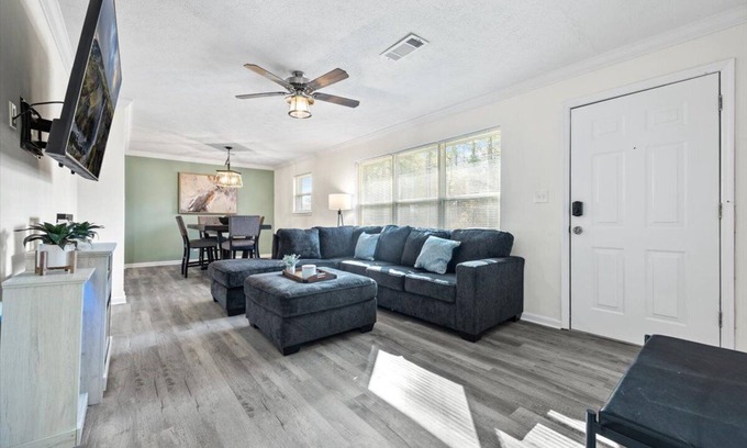 Powder Springs Casa | Cozy & Central Family Friendly 3BR Near Six Flags!