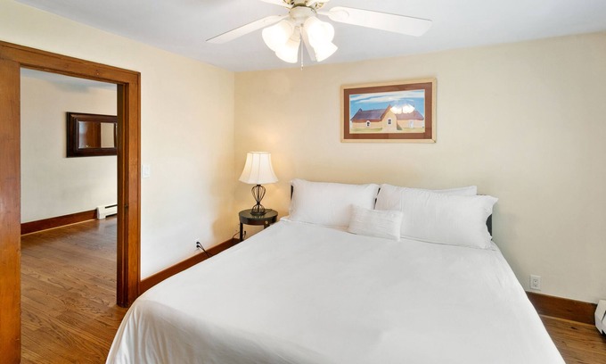 Libertyville Apartamento | Cozy & Centrally Located
