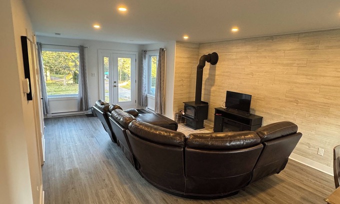 St-Adolphe-d'Howard Chalet De Esquí | Cozy Chalet near all ski hills and lakes