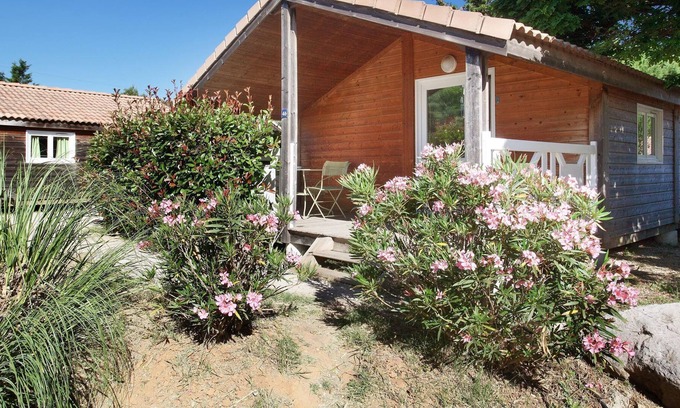 Carnoux-en-Provence Chalet De Esquí | Acogedor chalet con terraza cubierta en una zona verde