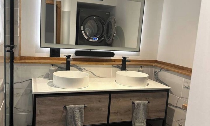 Ludlow Chalet De Esquí | Cozy Chalet 2 min drive to Okemo Base and Downtown, and 5 min to Jackson Gore.