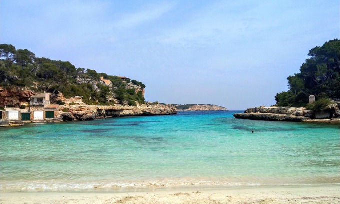 Cala Llombards Chalet De Esquí | Acogedor chalet directamente en el mar, zona tranquila, calle sin salida, vista al mar, max 4 pers.