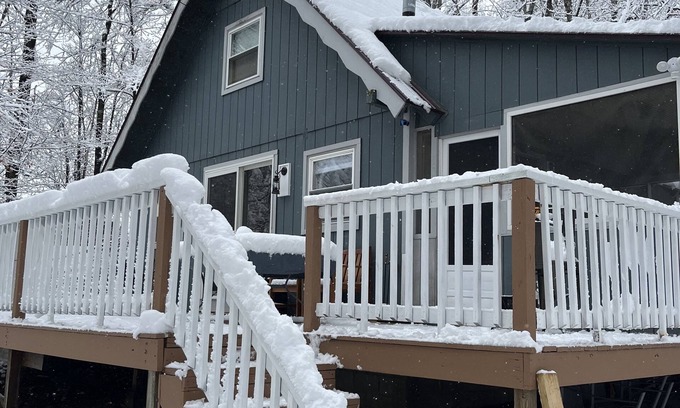 Conway Casa | Cozy Chalet Home - Beach Access Large Deck - Ski Cranmore Shop & Dine