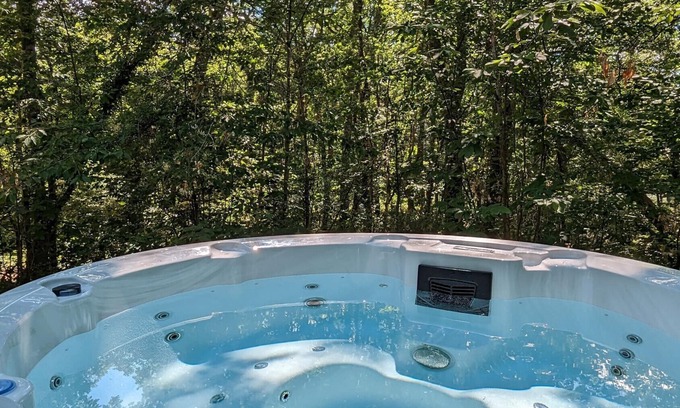 Biron Chalet De Esquí | Chalet íntimo en Biron con spa privado y piscina compartida