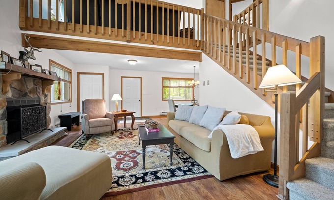 Lake Harmony Estates Chalet De Esquí | Cozy Chalet Style Home, Walk to Lake Harmony