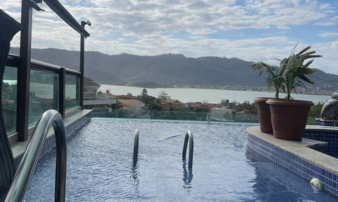 Piratininga Chalet De Esquí | cozy chalet with pool at the viewpoint 200mts from the beach