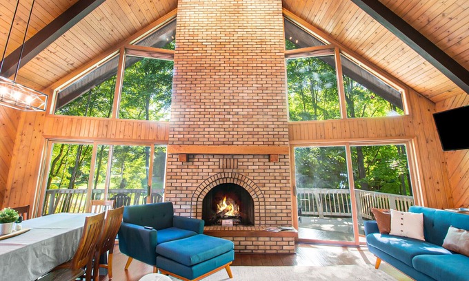 Canadian Lakes Chalet De Esquí | Cozy Chalet with Private Hot Tub