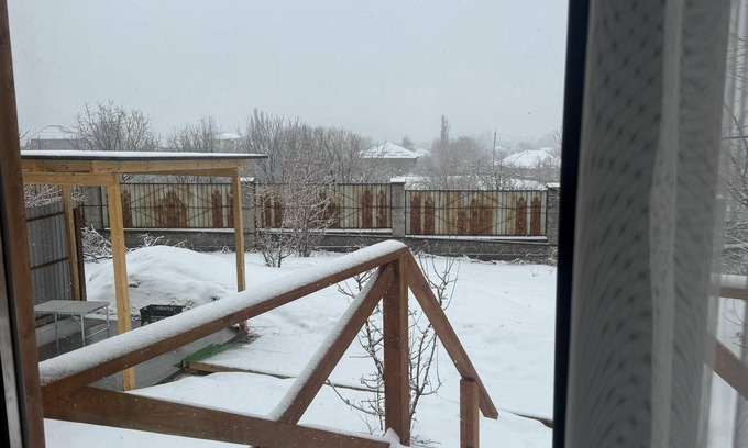 Almaty Chalet De Esquí | Cozy chalet with WiFi and AC in gorgeous Almaty with Mountain View.