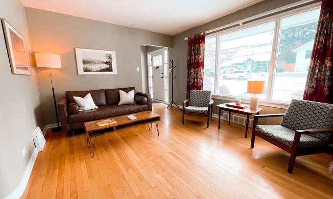 City Centre Casa | Cozy Character Home in Downtown: Private Garden, Kitchen, W/D, Den