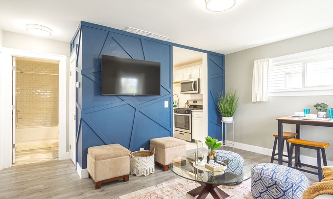 Hazel Park Casa | Cozy Chic House 3 Bdrm/1.5 Bath 📍 10 min to Detroit