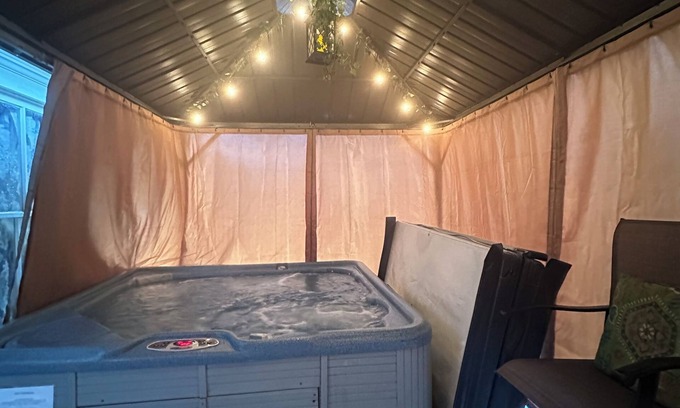 Cheboygan Casa | Cozy Chic of Cheboygan: Private Main Level - Hot Tub, Tanning & Massage Chair!