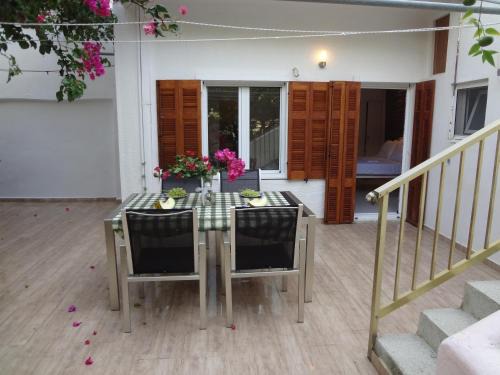 Ormos Korthiou Casa | Cozy Citrus Garden House by the Seaside.