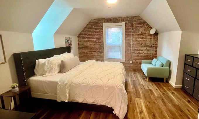 St. Charles Apartamento | Cozy Clark Suite in Frenchtown Saint Charles