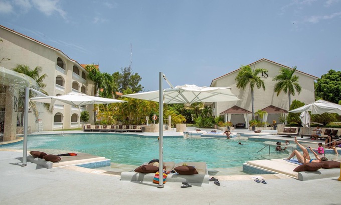 Munoz Condominio | COZY & CLEAN 2 Bedroom Presidential Suite next to beach