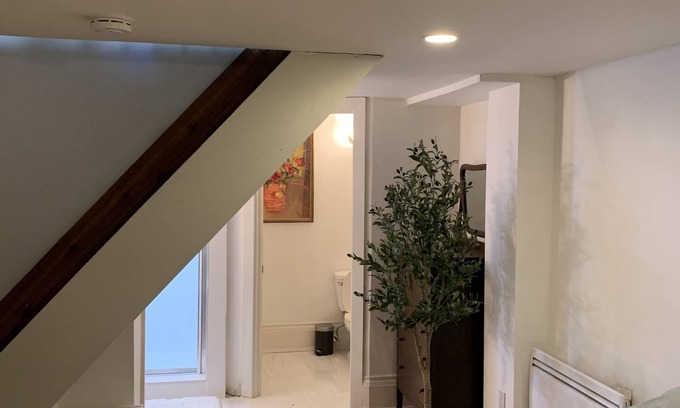 Parkdale Apartamento | Cozy, Clean and Quiet.