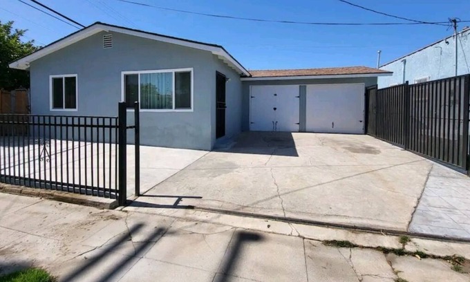 Compton Casa | Cozy Clean Compton Cali Getaway