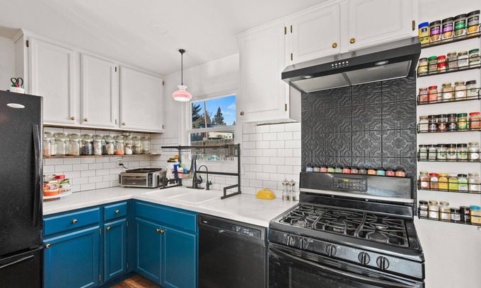 Spokane Casa | Cozy & Clean home nestled NW Spokane!