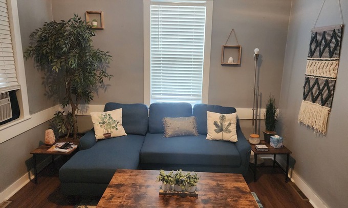 Manheim Apartamento | Cozy & Clean in the heart of Manheim Borough Lancaster County.